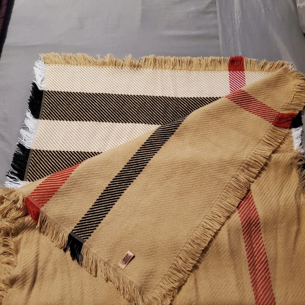 $5/25 Beige plaid scarf